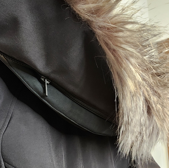 The North Face Artic Parka Black with Faux Fur. Size M. - Picture 7 of 7